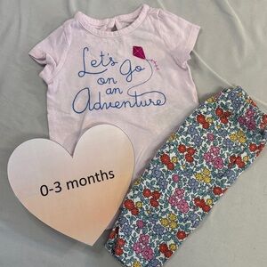 GAP - 2 piece newborn baby outfit/set. Size 0-3 months